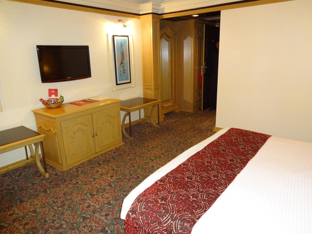 Hotel Babylon International Райпур Экстерьер фото