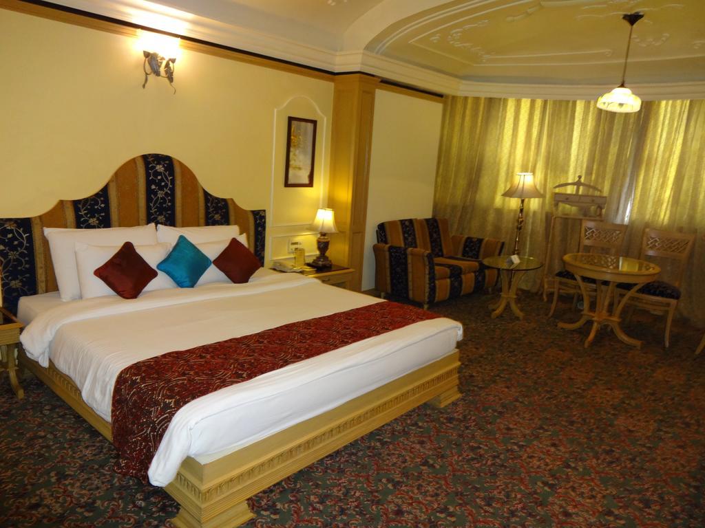 Hotel Babylon International Райпур Номер фото