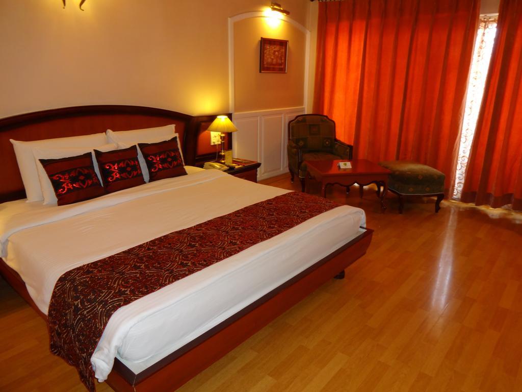 Hotel Babylon International Райпур Экстерьер фото