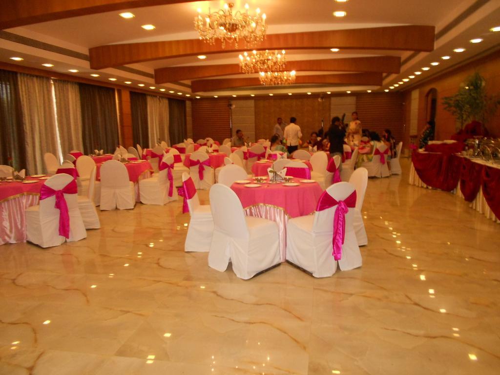 Hotel Babylon International Райпур Номер фото