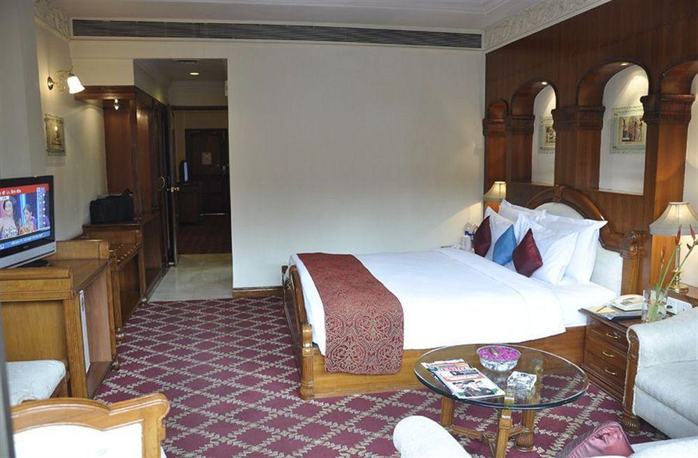 Hotel Babylon International Райпур Экстерьер фото