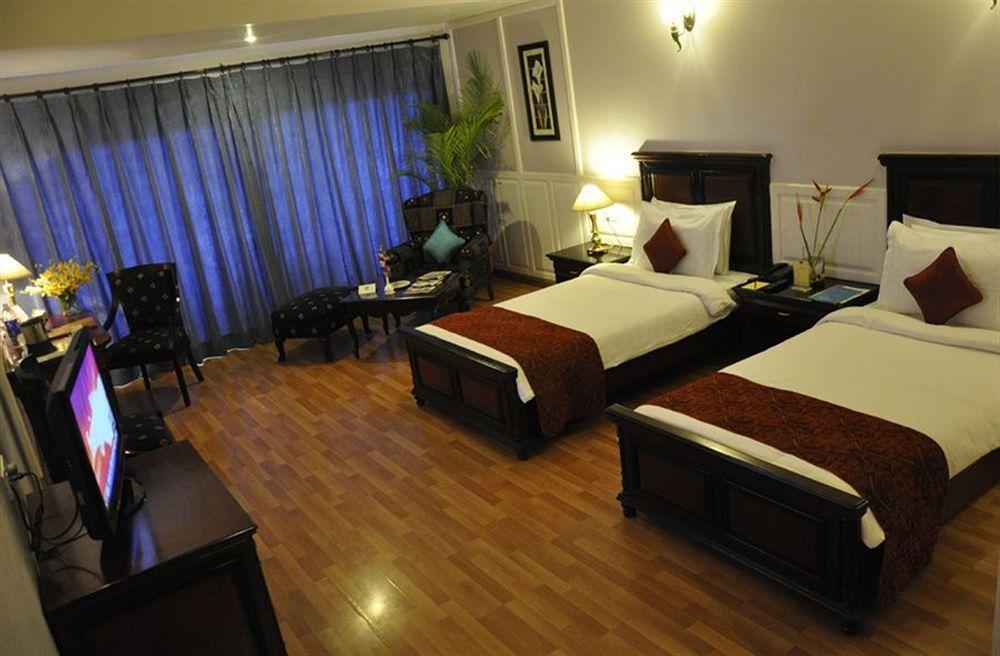 Hotel Babylon International Райпур Экстерьер фото